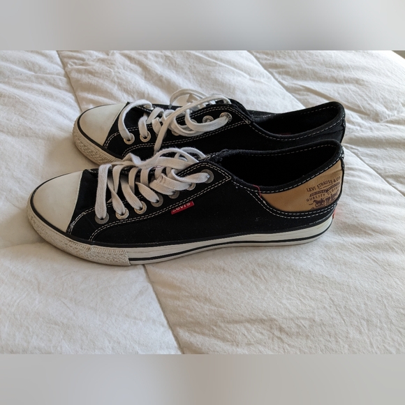 Men's Levi's Shoes size 9 look like Converse - Picture 3 of 6